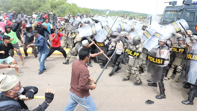 📷 Bentrokan antara warga dan aparat keamanan terjadi di Pulau Rempang belum lama ini. (Liputan6.com).
