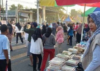 Berkah jalan sehat IKA Unram Dompu bagi UMKM, duit puluhan juta beredar di arena CFD