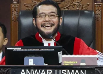 Ketua MK Pengecut, Bersandiwara Soal Batas Usia Capres-Cawapres