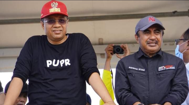 📷 Ridwansyah (kanan) dengan mantan Gubernur NTB Zulkieflimansyah. (Rw).