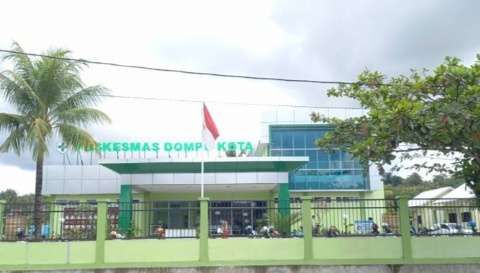 📷 Bangunan PKM Dompu Kota yang menelan anggaran 7 miliar lebih kini dalam perkara dugaan korupsi. (Rri.co.id).