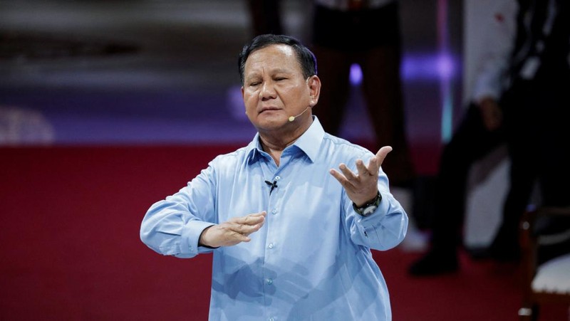 📷 Usai menanggapi pertanyaan dari Anies Baswedan, Prabowo sempat berpose seperti gerakan silat dalam debat capres pertama. (CNBC Indonesia).