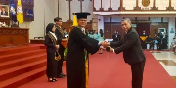 Dapat penghargaan, Hakim Djoe-Menteri alumni berprestasi UNS