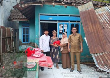 Korban angin puting beliung dan tanah longsor dapat bantuan Dinsos