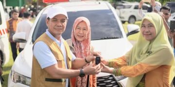 Kunker di Pekat, Bupati Dompu bagikan Ambulan dan serap aspirasi warga