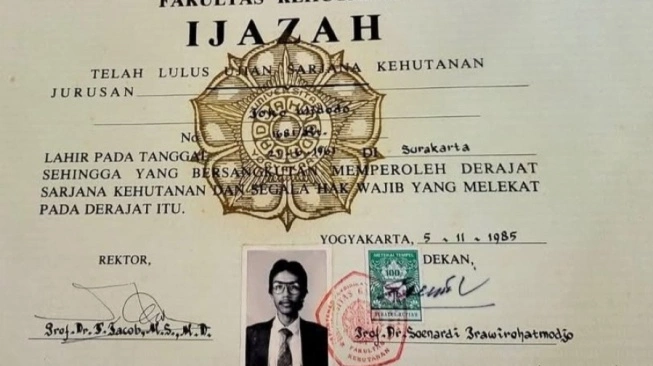 📷 Foto ijazah Jokowi yang ditunjukkan ke publik. (Suara.com).
