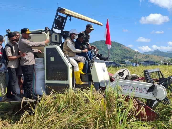 📷 Sektor pertanian butuh penguatan diberbagai lini agar sektor ini tidak tertinggal. Mekanisasi alat alat produksi pertanian membutuhkan tenaga yang terampil siap pakai. (rri.co.id).