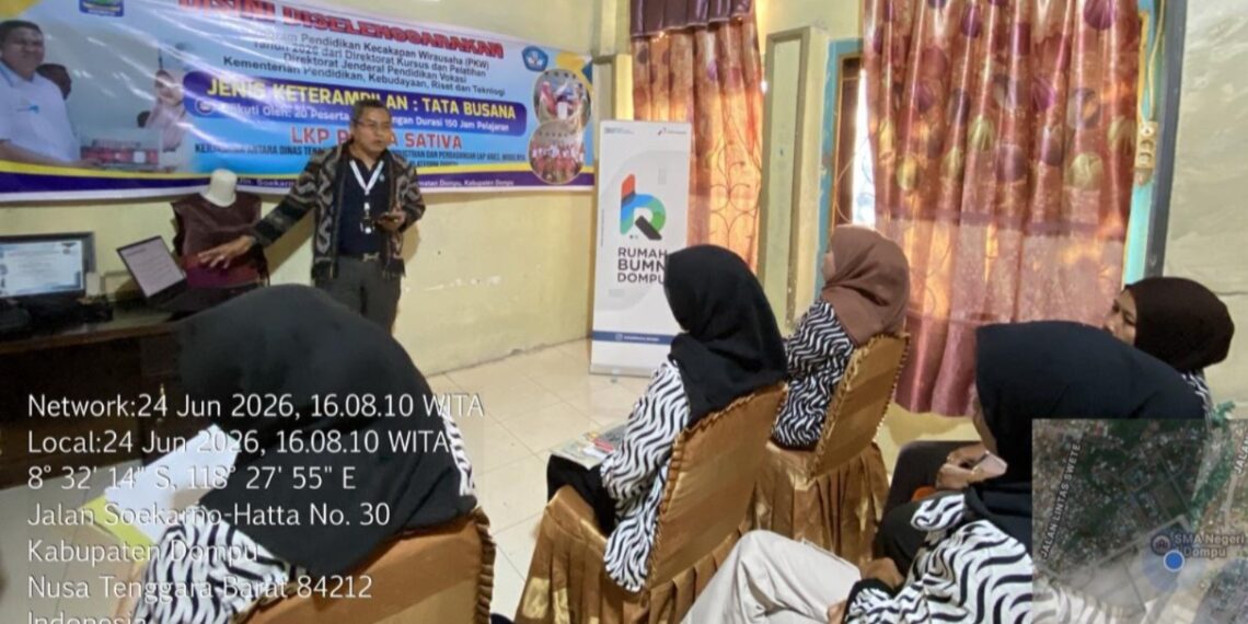 📷 Supervisor Rumah BUMN Dompu, Arie Priyono sedang memberikan materi kegiatan pelatihan legalitas usaha. (Mas Ari).